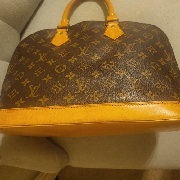 Louis Vuitton Handbag - Picture 2 of 10